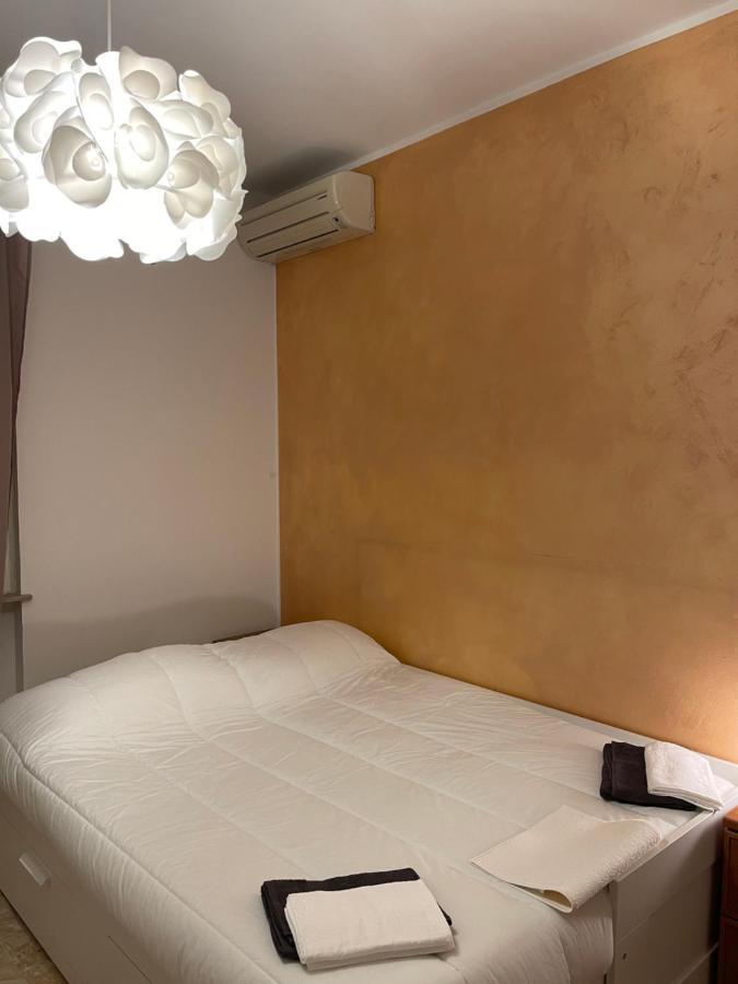 Appartamento Privato A Piacenza Con 3 Camere Matrimoniali Exteriör bild